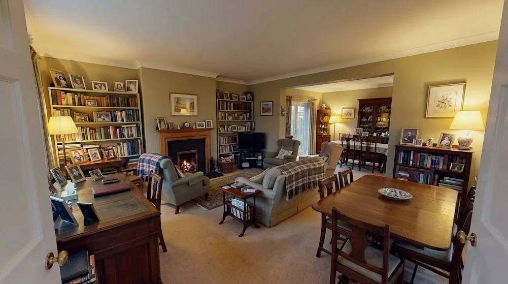 Respectvolle inboedelopruiming na overlijden — een rustige, geordende woning na de leegmaking